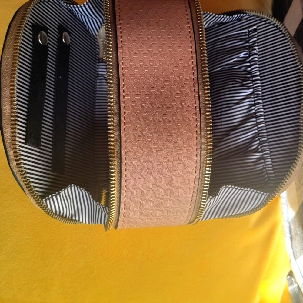 Deluxity Los Angeles. . Vegan approved Sunglasses double sided case